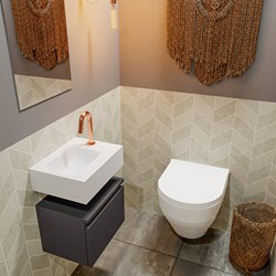 ANDOR 40cm toiletmeubel dark grey. LEX 40cm wastafel talc positie links. Met 1 kraangat