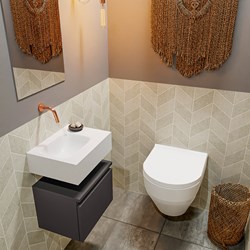 ANDOR 40cm toiletmeubel dark grey. LEX 40cm wastafel talc positie links. Zonder kraangat