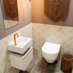 ANDOR 40cm toiletmeubel linen. LEX 40cm wastafel talc positie rechts. Met 1 kraangat