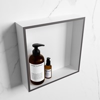 EASY Niche Murale 29,5x29,5cm solid surface couleur Dark Grey / Talc. 1 compartiment adapté pour une installation encastrée ou en saillie.