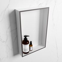 EASY Niche Murale 44,5x29,5cm solid surface couleur Dark Grey / Talc. 1 compartiment adapté pour une installation encastrée ou en saillie.