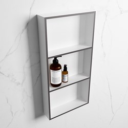 EASY Niche Murale 59,5x29,5cm solid surface couleur Dark Grey / Talc. 3 compartiments adapté pour une installation encastrée ou en saillie.