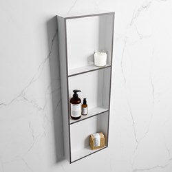 EASY Niche Murale 89,5x29,5cm solid surface couleur Dark Grey / Talc. 3 compartiments adapté pour une installation encastrée ou en saillie.