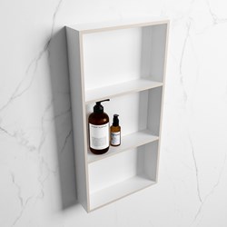 EASY Niche Murale 59,5x29,5cm solid surface couleur Linen / Talc. 3 compartiments adapté pour une installation encastrée ou en saillie.