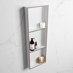 EASY Niche Murale 89,5x29,5cm solid surface couleur Smoke / Talc. 3 compartiments adapté pour une installation encastrée ou en saillie.