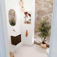 JOYA 40cm toiletmeubel kleur Walnut. Wastafel FAYE positie Links Zonder kraangat kleur Talc.