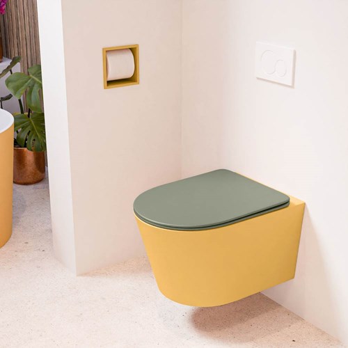 LAVIE hangend toilet single fire rimless diepspoel Ocher. Toiletzitting met quick-release & softclose Army.