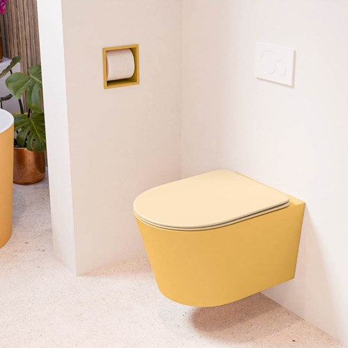 LAVIE hangend toilet single fire rimless diepspoel Ocher. Toiletzitting met quick-release & softclose Sand.