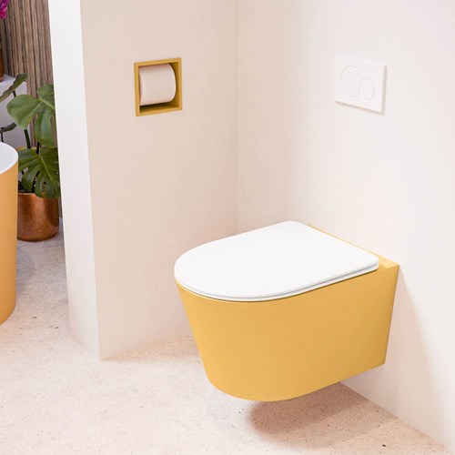 LAVIE hangend toilet single fire rimless diepspoel Ocher. Toiletzitting met quick-release & softclose Talc.
