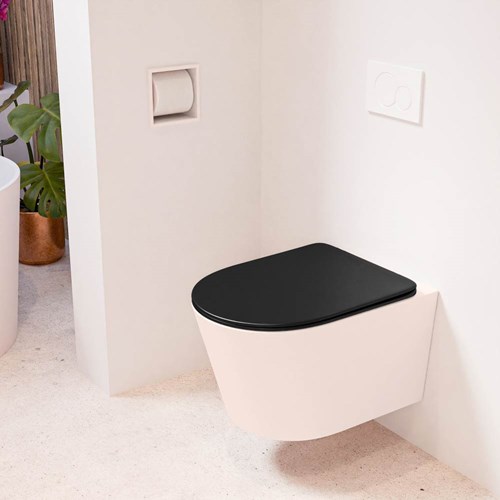 LAVIE hangend toilet single fire rimless diepspoel Rosee. Toiletzitting met quick-release & softclose Urban.