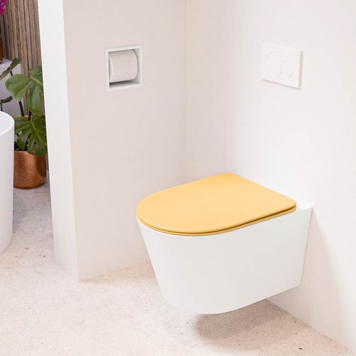 LAVIE hangend toilet single fire rimless diepspoel Talc. Toiletzitting met quick-release & softclose Ocher.